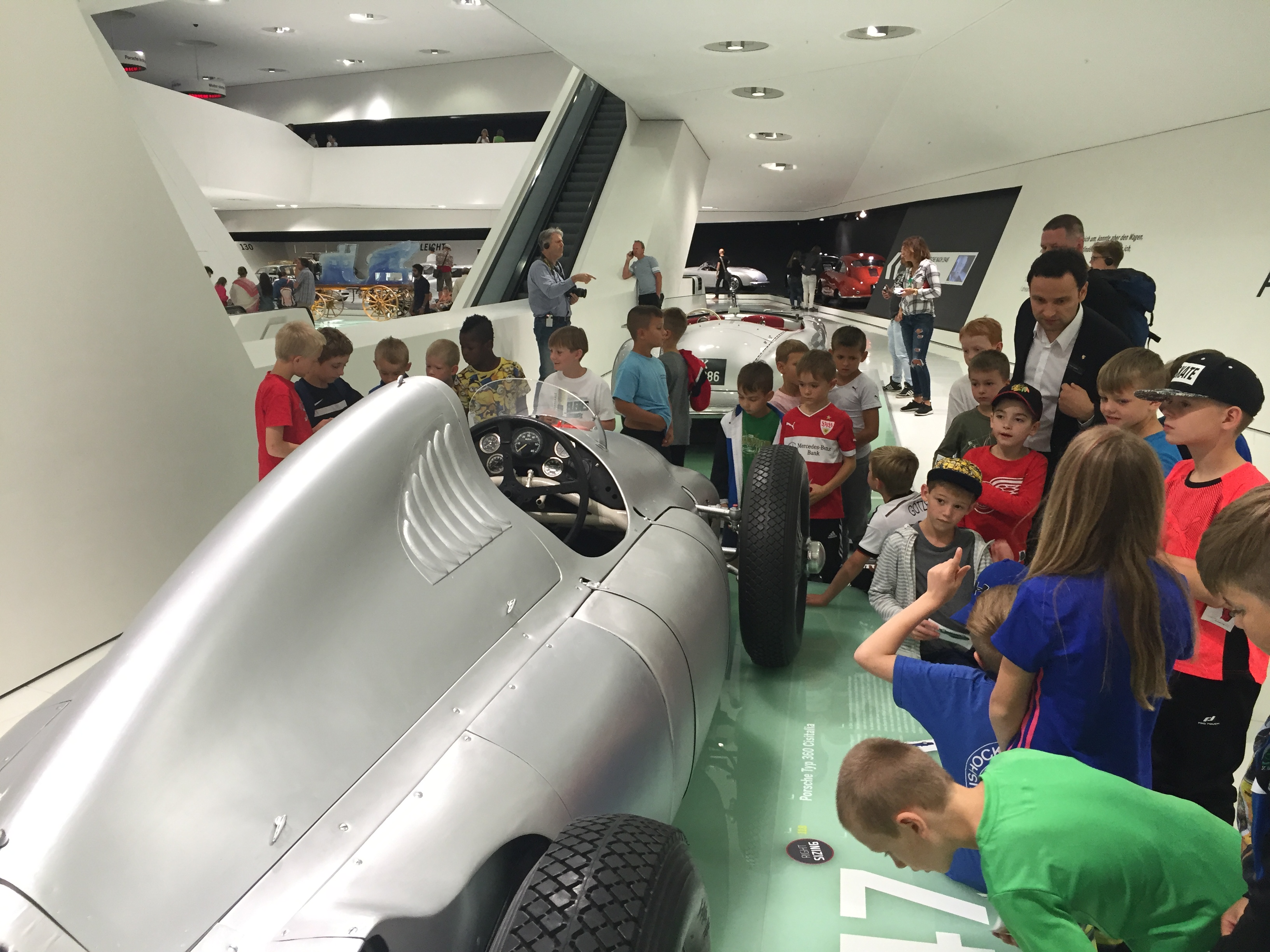 Porsche Camp besucht Porsche MuseumBild